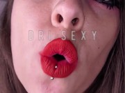 Rebolando de vestido sem calcinha