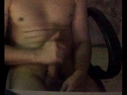 Masturbación con una polla enorme – Corrida en POV