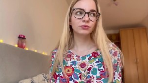 2 ways to recognize a real-life dominatrix 👠