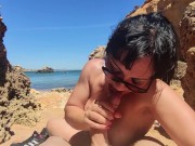 Pompino con sborrata su una spiaggia affollata 13/16