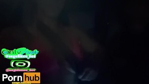 CHICA tetas grandes me pide ser su uber, la pongo a mamar mientras que conduzco videos porno xxx