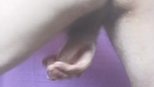 Culo rebota lleno de aceite, mientras me masturbo