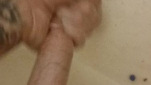 Jack off in the bath