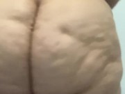 Pillada en el baño mostrando su gran culo en video llamada 1/16