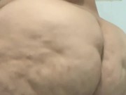 Pillada en el baño mostrando su gran culo en video llamada 12/16