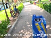 PILLO A UNA ESTUDIANTE EN EL PARQUE PARA HACERLE UN RETO, LA LLEVO AL HOTEL. 1/16