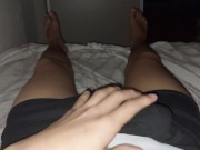 Masturbandome en la mañana hasta eyacular mucho semen