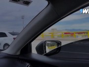 follo con un desconocido en su carro porque ofrece llevarme a mi casa 1/16