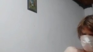 me masturbo y tengo un orgasmo mientras veo un video porno - 2