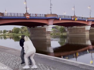 Złodziej chciał ukraść mi torebkę, musiałam go przekupić swoim tyłkiem – POLSKIE PORNO