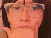 Horny girl wants to play with her fingers in her throat 10/16