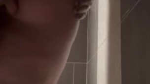 Fingering her pussy so good