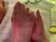 My little feet getting massaged 😊 JUST TURNED 18 YAYYY 16/16