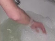 Juicy wet pussy in the tub 1/16
