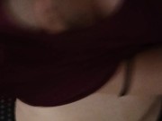 Ella se exita con solo tocar sus grandes tetas 12/16