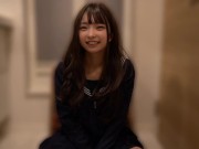 日本の素人女子大生の強烈なオーガズム | 制服コスプレで興奮して巨根ディルドで膣奥を突かれまくって痙攣イキ 1/16