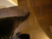 Catwoman fait la salope et prend une éjac faciale après un rimming 1/16