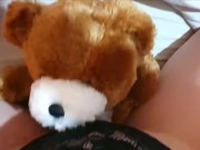 Mi tocco col mio amico peluche 2/16