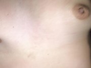 A ella le gusta masturbarse y ser penetrada al mismo tiempo.