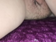 A ella le gusta masturbarse y ser penetrada al mismo tiempo. 4/16