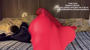 Petite de 18 Anos Quer Perder a Virgindade e Adora Pés
