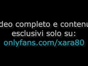 a casa della zia lo sego con le mani e con il culo in leggings e poi mi copre la schiena di sborra 12/16