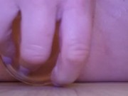 Petite blonde se prend le cul 10/16