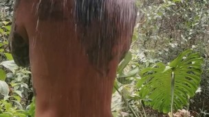 Bobbii Rose - Outdoor Shower Fun in Hawaii