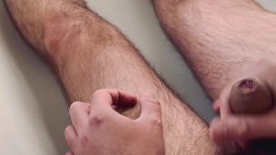 Wank in bathtub and Thick Cum