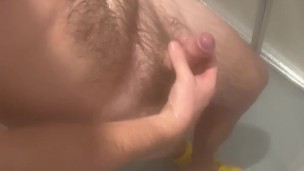 Hairy Shower quick nut in hostel