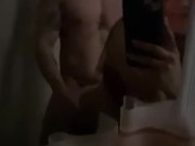 Mi novia graba mientras la cojo frente al espejo 10/16