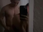 Mi novia graba mientras la cojo frente al espejo 14/16