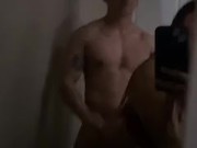 Mi novia graba mientras la cojo frente al espejo 4/16