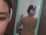 Twerk in the mirror view