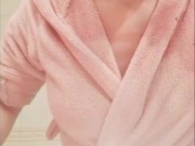 Guardami mentre mi spalmo la crema prima delle nanna 4/16