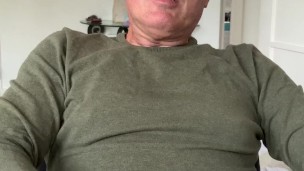 I jerk-off with my own cum, I start the camera after I came the first time, I jerk again with cum