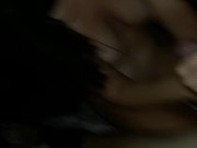 Mi hermanastra juega con mi gran polla hasta correrme y juega con mi semen..