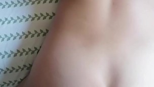 Humilde inquilina recibe profunda corrida en 4...