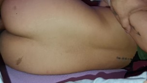 POV MI HERMANASTRA CACHONDA SE ACUESTA EN MI CAMA TERMINAMOS FOLLANDO