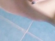 Putita se masturba en la ducha 4/16