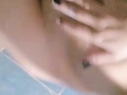 Putita se masturba en la ducha 6/16