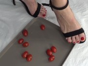 I trample tomatoes with my feet 1/16