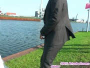 Deutsche Brünette verpasst 2 Typen in der Öffentlichkeit einen Blowjob 8/16