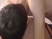 FITNESS PAPI SE PONE LA LENCERÍA DE SU ESPOSA MIENTRAS UN CHICO CACHONDO DISFRUTA DE SU GRANDE CULO 4/16