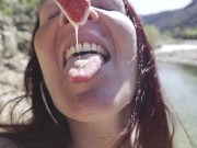 Au bord de la rivière, je fais tout pour donner envie aux voyeurs de venir jouer avec moi 11/16