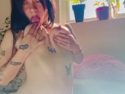 Descubro  a mi Compañera del Gym masturbandose muy putita con ese Culo de burbuja 3/16