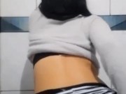 Muevo el culo, y mi colo se abre solo. 10/16