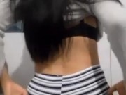 Muevo el culo, y mi colo se abre solo. 6/16