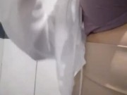 Abro las piernas, y me acarició rico. 3/16