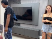 Encuentro a india culona vecina en la piscina,la muy cachonda me invita a su casa a follar duro. 3/16